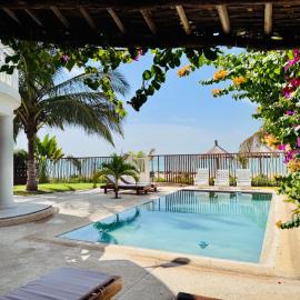 casa laurema villa pied dans l eau saly