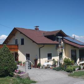 Apartment Große Wohnung mit Badewanne by Interhome – hotel w mieście Fürsteneck
