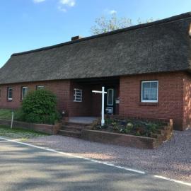 Holiday Home Gemütliches Reetdachhaus in Schleswig-Holstein by Interhome, hotel in Neuendorf-Sachsenbande