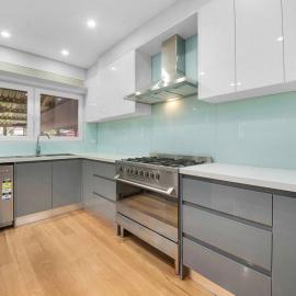 Lovely Duplex in Cabramatta West 4 bedrooms, khách sạn ở Cabramatta Station