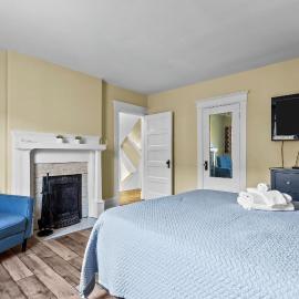 Pet-Friendly 2BR Wi-Fi Parking, hotel in St. John's