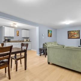 Cozy 2BR Loft Fast WiFi Parking