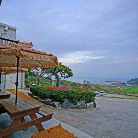 Buan Byeonsan Peninsula With Hill Pension, hotel in Buan