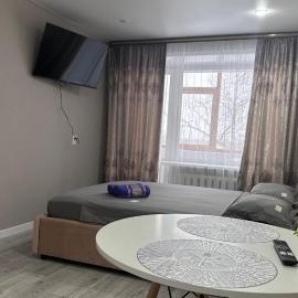 Новая уютная квартира, hotel a Rudny