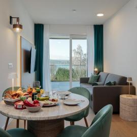 Lakeview Apartment