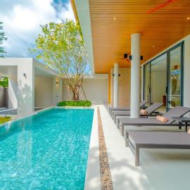 Sava Villa - Central Rawai Location & 10 Mins to Nai Harn Beach, hotel em Ban Saiyuan (1)