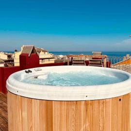 Vatta appartement centre ville avec roof top bain à remous et vue panoramique, khách sạn ở Bastia