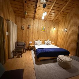 The Hilltop Hideaway, отель в городе Муктешвар