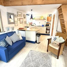 The Cabin - Hidden Retreat in the Heart of Salcombe, отель в городе Солкомб