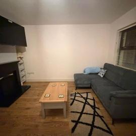 Walk to Town Centre, 2BR Base near Cork & Kinsale