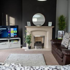 3BR House Sleeps 6 with Parking Near Ormeau Park
