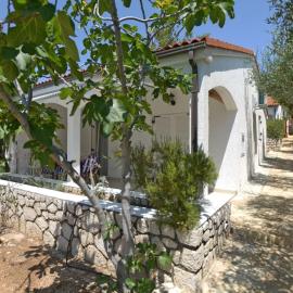 Holiday Home Gemütliches- familienfreundliches Steinhaus by Interhome, khách sạn ở Kolan
