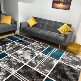 Fabulous 2 Bed Flat near station sleeps up to 6 - min 3 nights, hotel in Dagenham