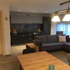Apartment Chäs-Gruebi Wohnung Hirsch by Interhome, hotel i Wengen