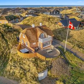 Charming Holiday Home With Outdoor Hot Tub, In The Center Of Søndervig And Only 230 Meters From The North Sea