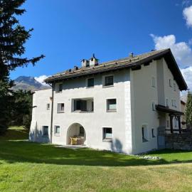 Apartment Chesa Muntanella by Interhome, hotelli kohteessa Stuls