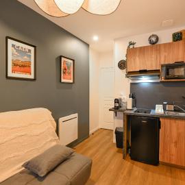 Le 2 du Clos Fleuri - Avec espace extérieur, hotel en Caen
