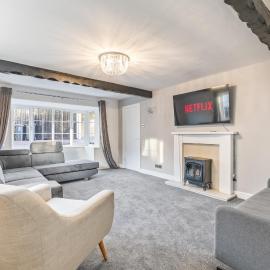 Cheadle Cottage - Hot Tub and Pool Table!