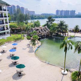 Mines Beach Resort Hotel, hotel u gradu 'Seri Kembangan'