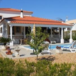 Holiday Home Nettes Ferienhaus in Altura mit Gepflegtem Garten by Interhome