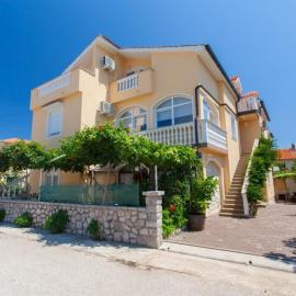 Apartment App mit Meerblick und Pool für 2-4 Personen by Interhome