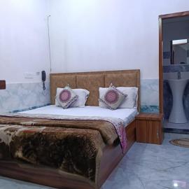 Hotel Shri Girraj Dham Vrindavan Dham