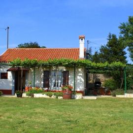 Holiday Home Freistehendes Haus Violeta mit weitläufigen Garten by Interhome, viešbutis mieste Raša
