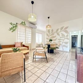 Sunny Beachy 2BR Spacious, Secure, Free Parking