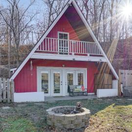 Steps to Shared Dock: Lake of the Ozarks A-Frame!, hotel in Rocky Mount