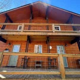 Hickory Ridge - HotTub - GSMNP, NOC, Train and Fontana Lake, hotelli kohteessa Almond
