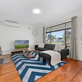 Aircabin - Stylish 4 Bedrooms Home in Colyton