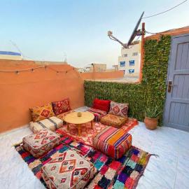Entire Guesthouse with Private Rooftop, Hotel in Taghazout