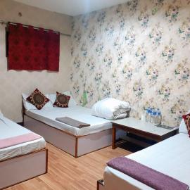 New Boudha Motel And Lodge, hotel din Baudhatinchule