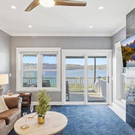 Riverside Retreat-Waterfront Guest Suite, hotell i Groton