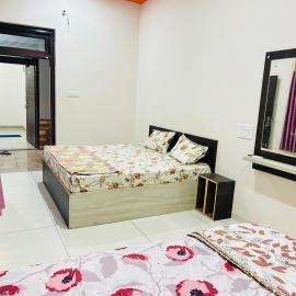 New hotel Arjun place, Reengus, hotel em Rīngas