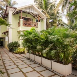 Sanctuary by RÊVE Escapes - Premium 3 BHK Villa with Private Pool Near Morjim Beach, hótel í Siolim