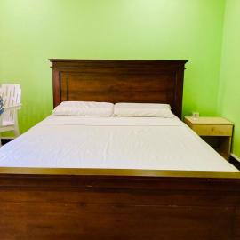 New Verona Hotel, hotel a Wennappuwa