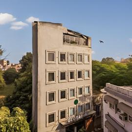 Hotel Global Inn - Few steps walk to Golden Temple، فندق في أمريتسار