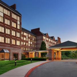 Embassy Suites by Hilton Philadelphia Valley Forge，韋恩的飯店