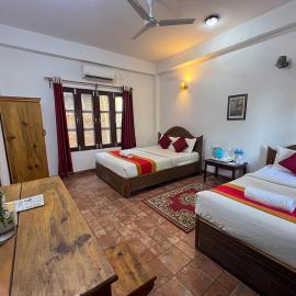 Park Village Backpacker Hostel, hotell i Tikoli