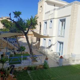 Casita Blanca