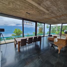 Architect house with gorgeous view lake & Wildlife、モントルーのホテル