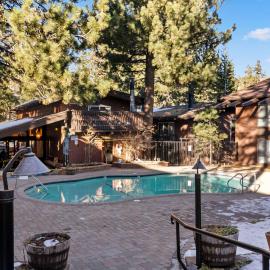 2BR Overlooks Shared Pool Near Gondola & Village