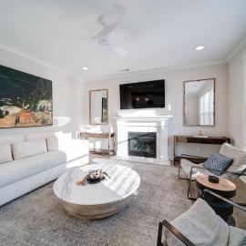 Luxury 4BR Escape - Premium Modern Comfort, Hotel in Charlotte
