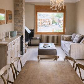 CaL QuEROL Llivia 2 piscina, 8 pax, 2 baños y parking, hotel em Llivia