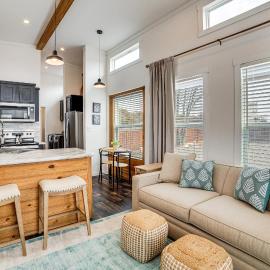 Walk to Lewisville Lake: Cozy Couple’s Retreat, hotel in Little Elm