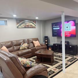 Hidden Gem Near Potomac Mills, Quantico and DC Multiple Parking, Hotel in Woodbridge