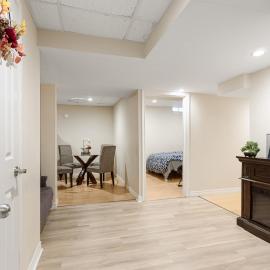 Finished 2 BR Apartment in an Upscale Area of Ajax, hotel em Ajax