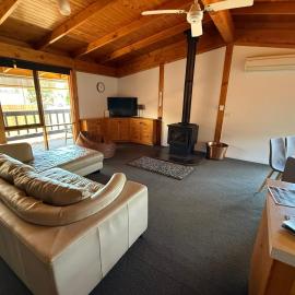 High Country Lodge, hotel in Mount Beauty