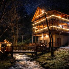 Creek, Pet Friendly, Spa, Arcade, Private, King Beds, Games, Easy Roads